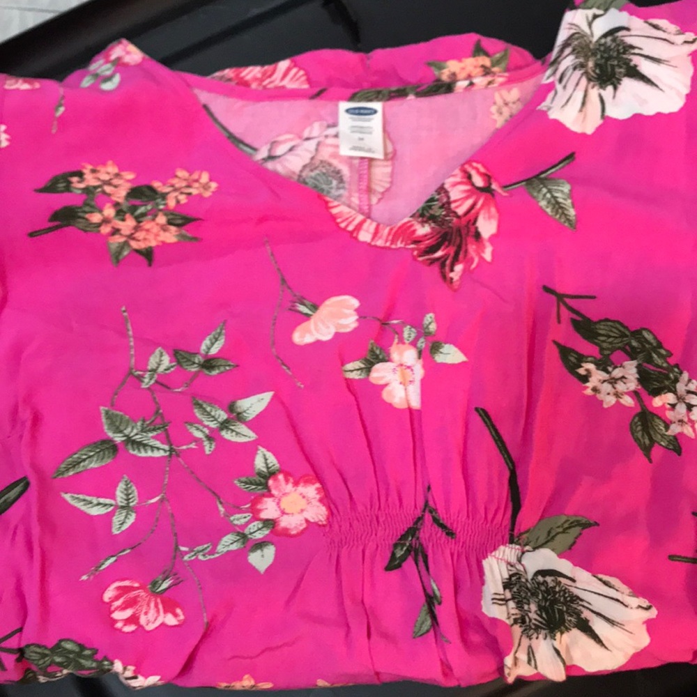 Adorable maternity top